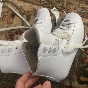 Jackson Mystique ice figure skates for kids size 3